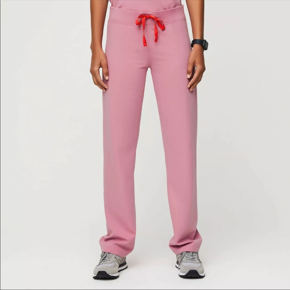NWT FIGS Small Regular - Limited Edition Chalk Pink  Kade Cargo Scrub Pant